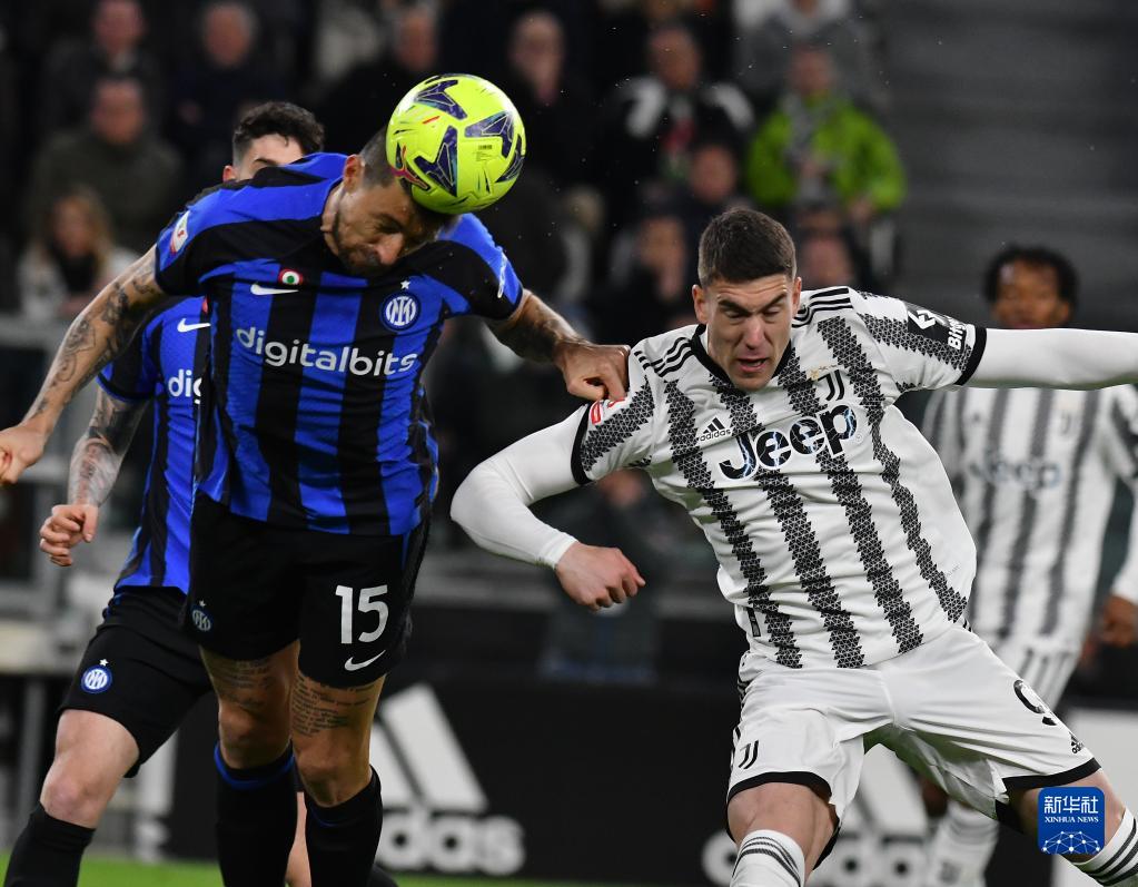 [CBA]皮特森右侧突破分球 李炎哲单臂扣篮