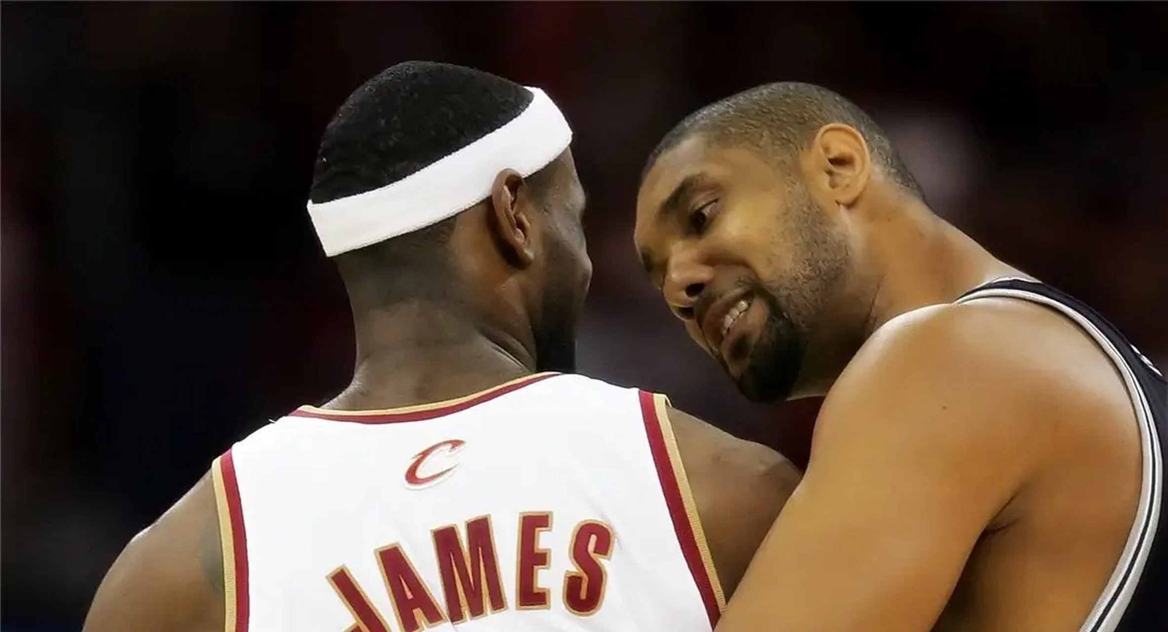 2025中超官方最佳球员候选：瓦科、莱昂纳多领衔，王钰栋在列