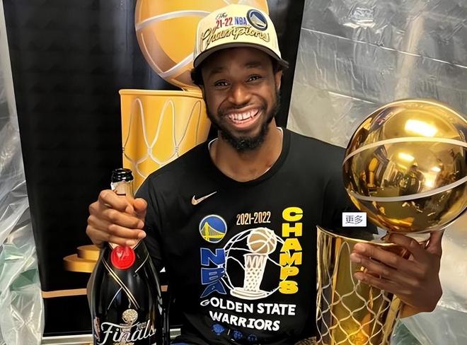 UFC爆发大规模群殴 场下观众冲突不断＂