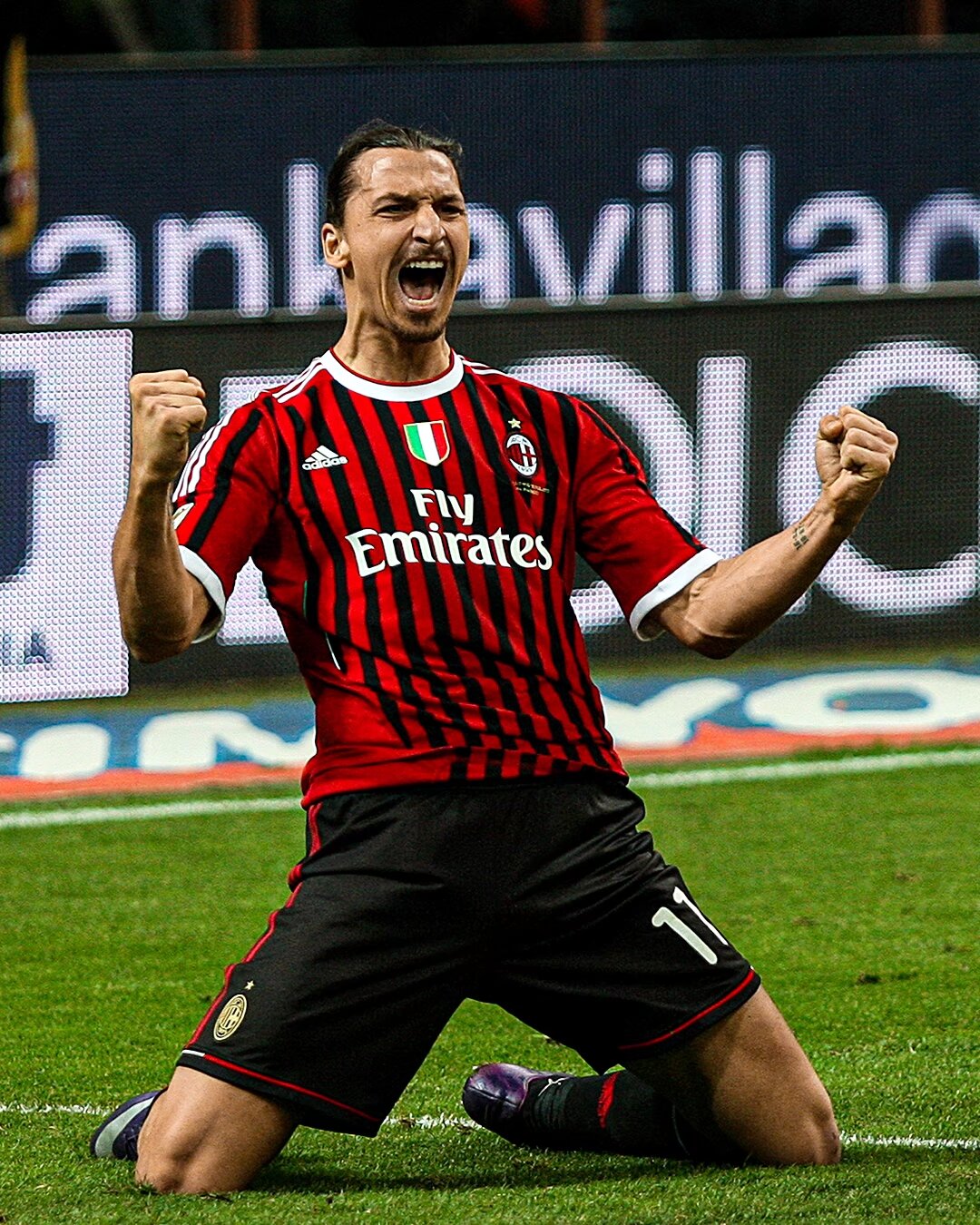 逆袭称王，苏超泰州队获2025微博竞燃之夜年度全民闪耀运动队