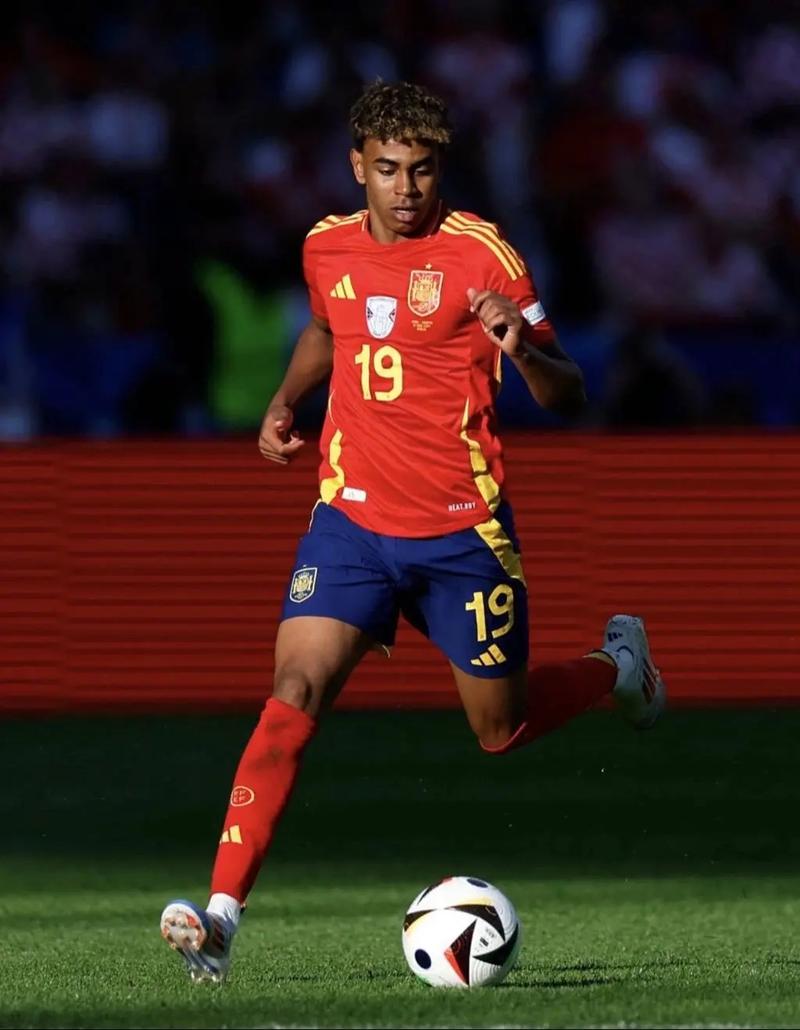 利拉德因静脉血栓伤势退役，雄鹿季后赛前景堪忧