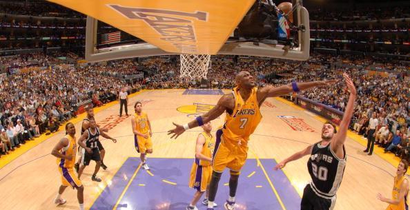 NBA菜鸟观察站：最佳争夺渐成三足鼎立之势，小角色主宰大舞台